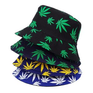 chapeau à feuilles de cannabis